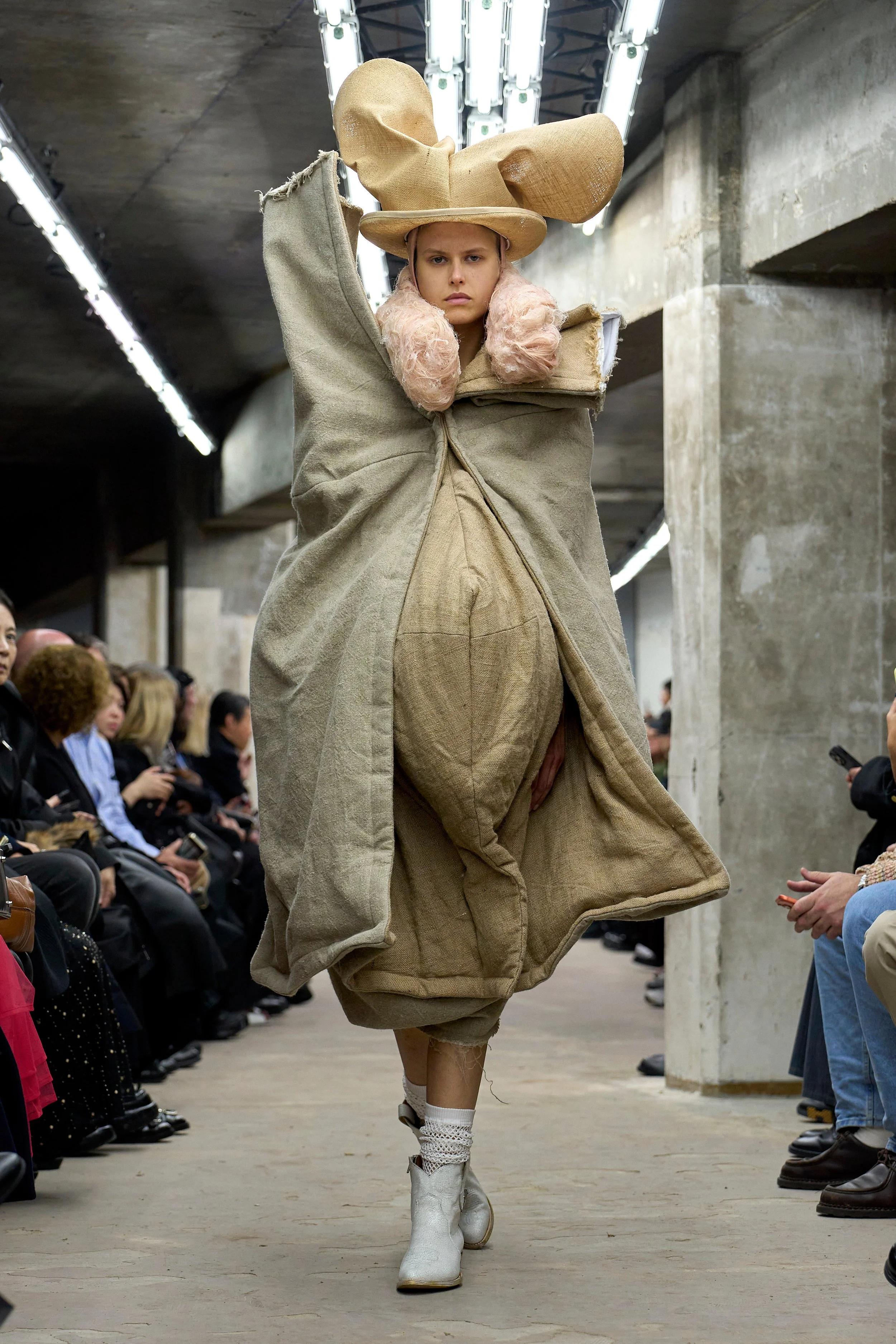 COMME DES GARÇONS SS26 - SHOW REPORT - BEHIND THE BLINDS —